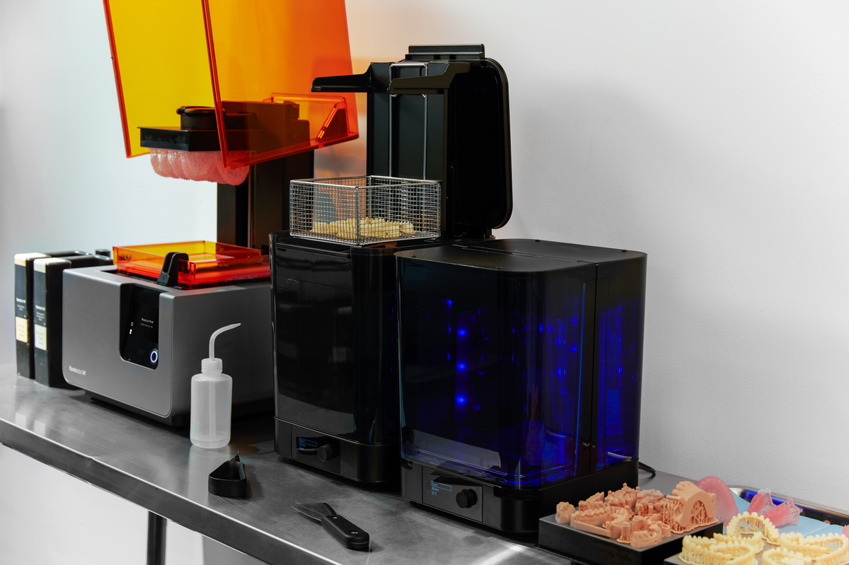 Resin-3D-printing-service_1/Optimized_For_Web_PNG-Formlabs_Dental-Wash-and-Cure